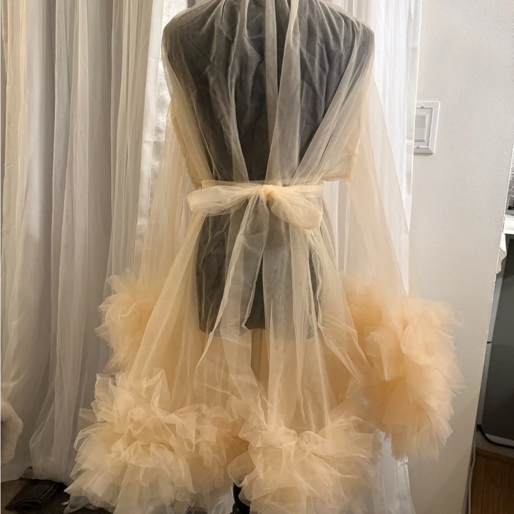 Elegant Sheer Ruffle Short Robe - Picture 3 of 3